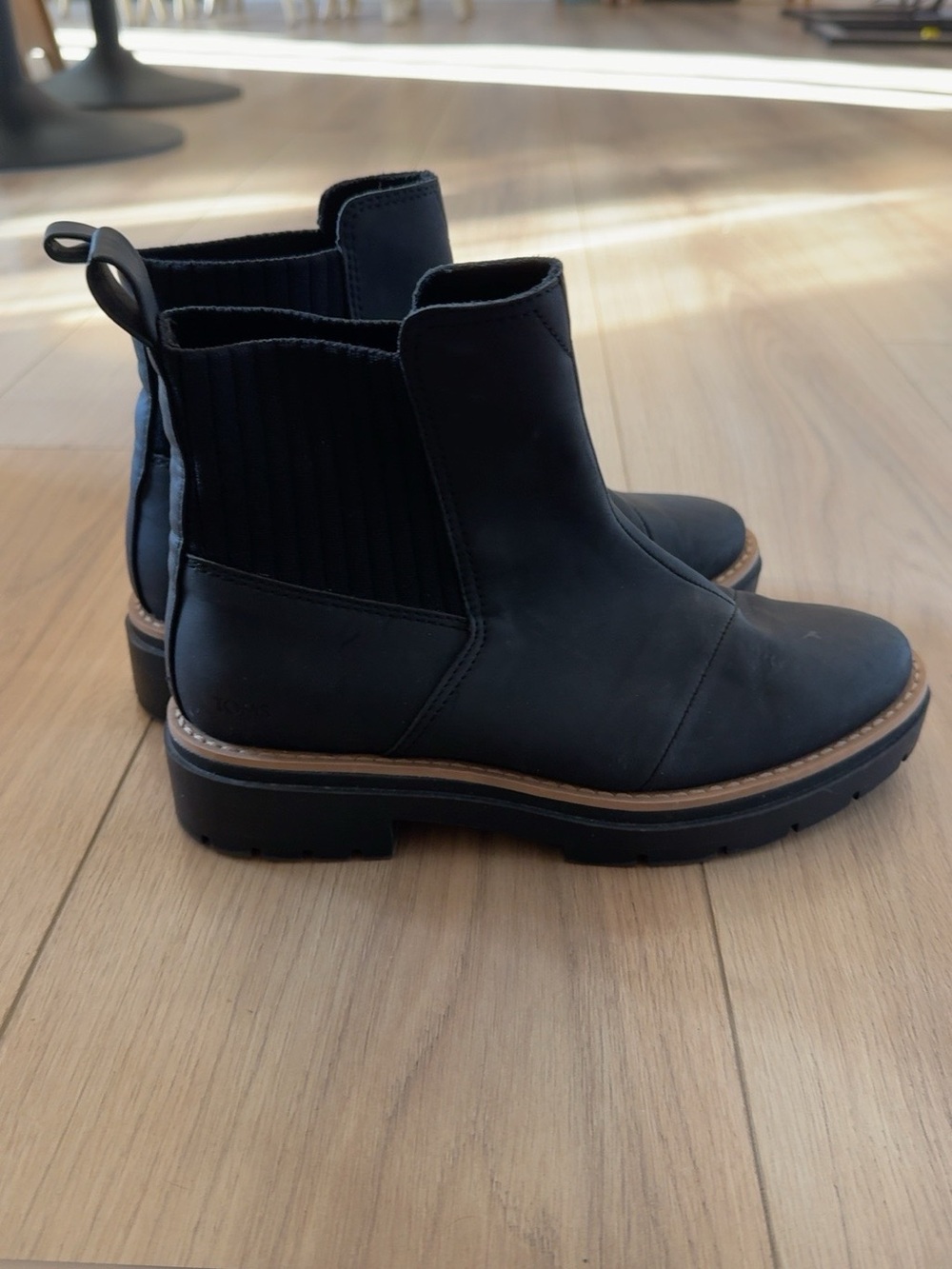 TOMS Black Lug Sole Chelsea Boots Size 6.5